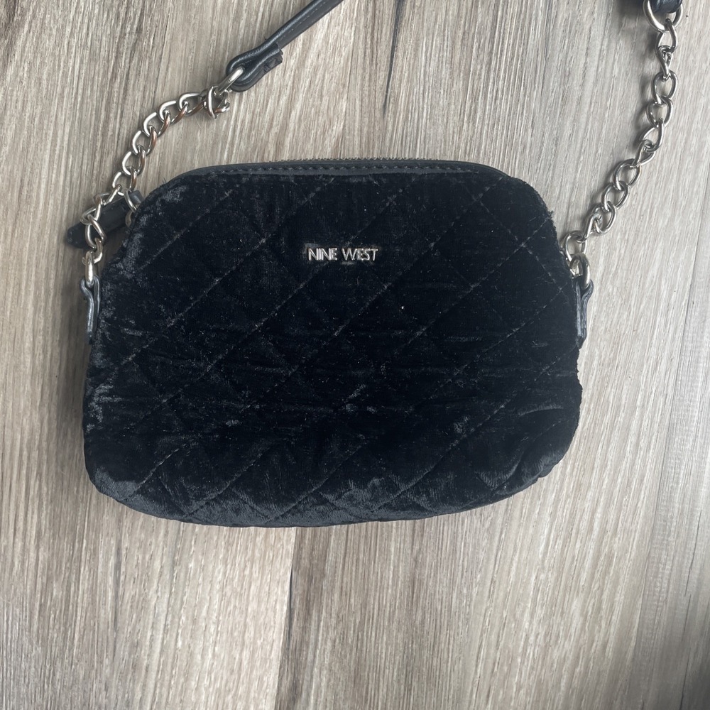 Nine West Black Quilted Velvet Crossbody Bag Silver Chain Strap Camera Bag - Picture 2 of 8